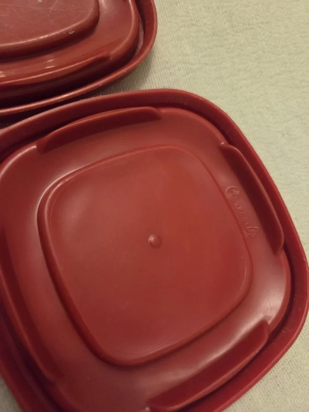 6‎ Rubbermaid 7J58 Red Easy Find Storage Container REPLACEMENT LIDS ONLY